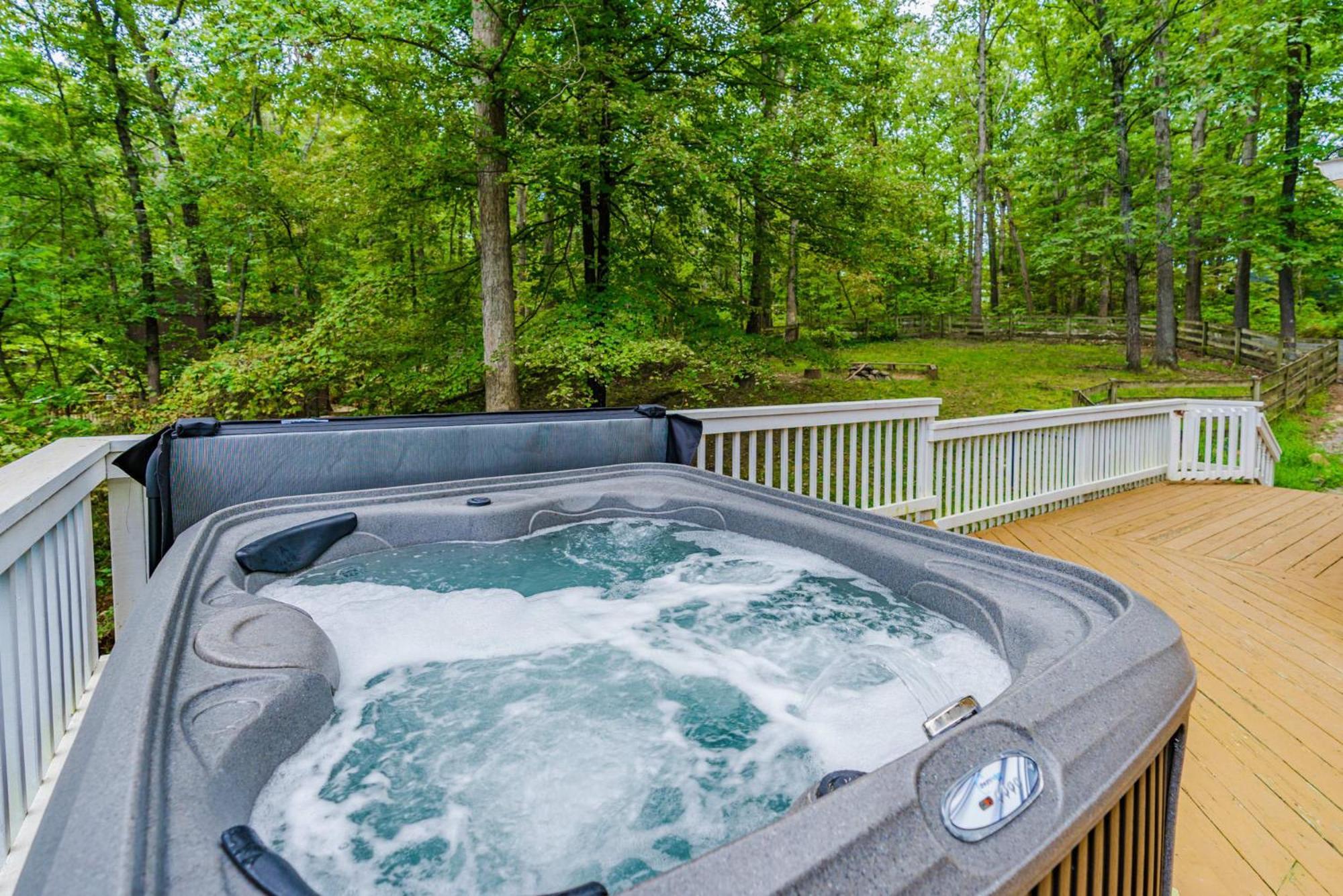 인우드 Hot Tub, Fire Pit, Deck, Grill, Wifi, Dog-Friendly 빌라 외부 사진